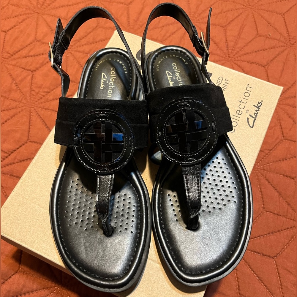 Clarks leather thong sandal. Part of the ultimate comfort collection.